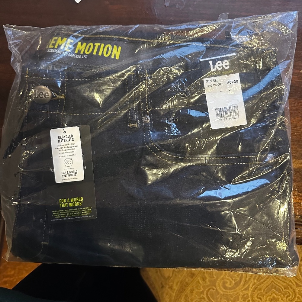 Men's Lee Jeans 40 x 30  relaxed in seat & thigh tapered leg BRAND NEW W TAGS